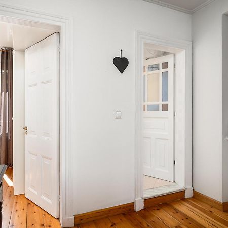 Laval Apartment Mantouki Eksteriør bilde