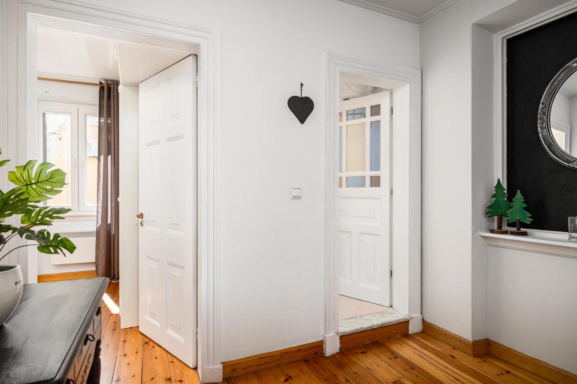 Laval Apartment Mantouki Eksteriør bilde
